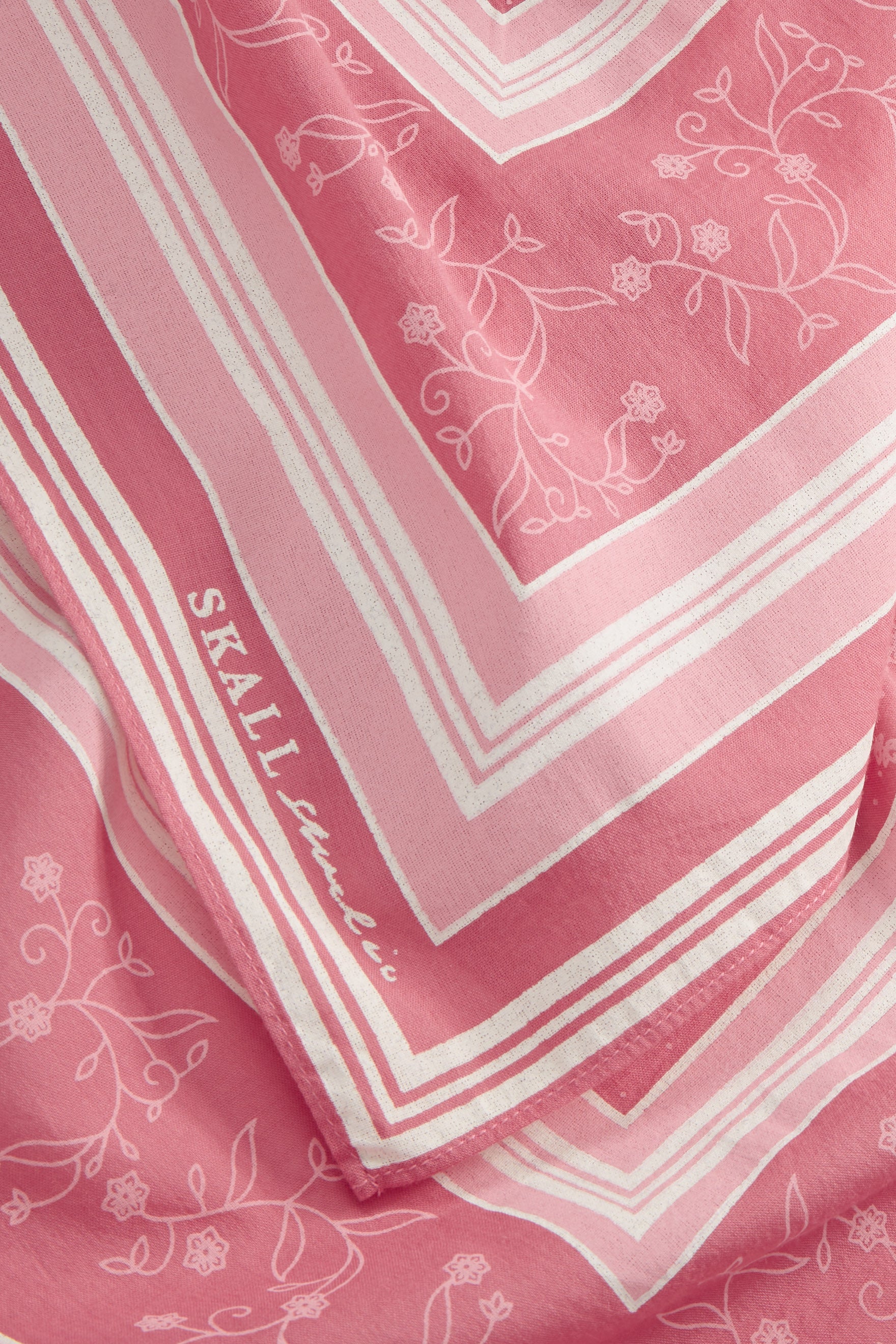 Skall Studio Skall classic scarf 90x90 Scarf Hot pink
